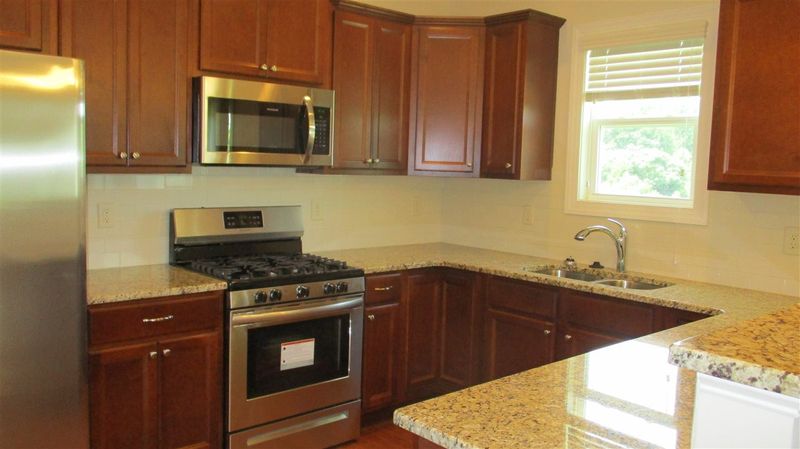 121 Campaign Dr, Mebane, NC 27302