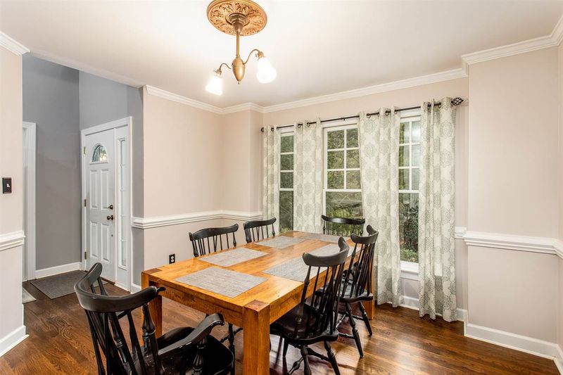 121 Castlefern Dr, Cary, NC 27513