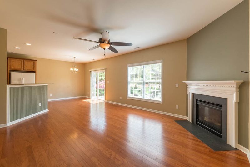 121 Cobblebrook Ct, Holly Springs, NC 27540