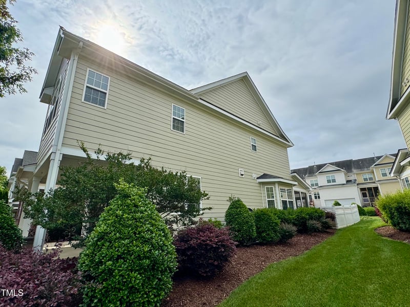 121 Coffee Bluff Ln, Holly Springs, NC 27540