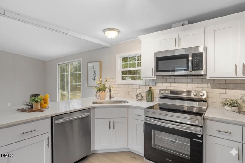 121 Countrywood Dr, Fuquay Varina, NC 27526