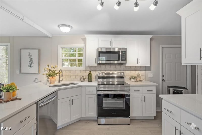 121 Countrywood Dr, Fuquay Varina, NC 27526