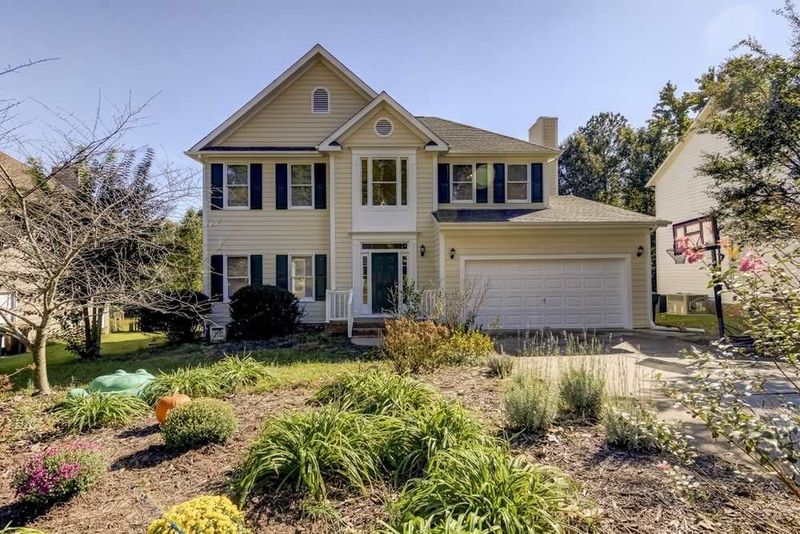 121 Covington Square Dr, Cary, NC 27513