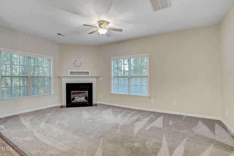 121 Cypress Hill Ln, Holly Springs, NC 27540