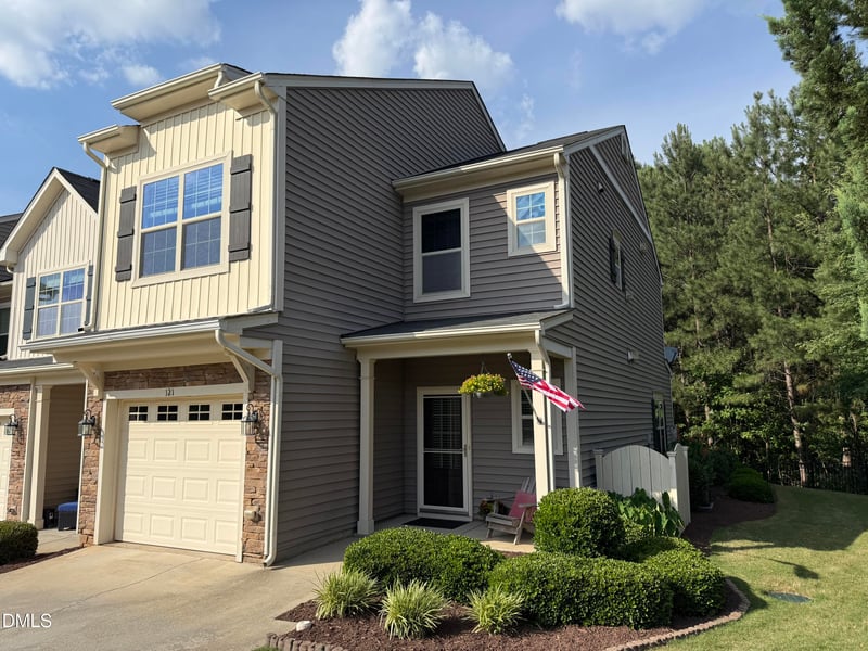 121 Cypress Hill Ln, Holly Springs, NC 27540