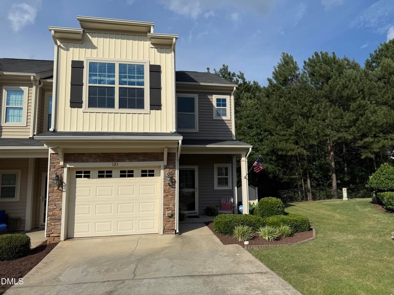 121 Cypress Hill Ln, Holly Springs, NC 27540