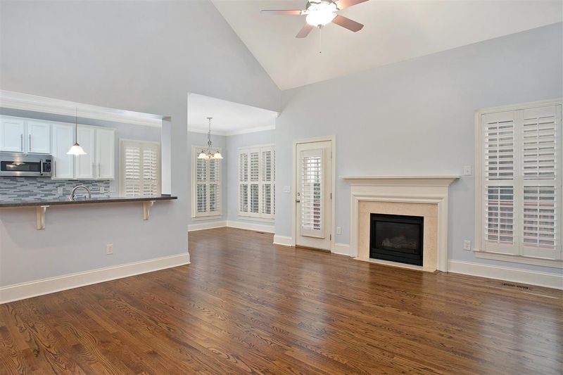 121 Edgepine Dr, Holly Springs, NC 27540