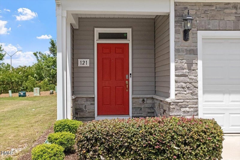 121 Enterprise Dr, Clayton, NC 27520