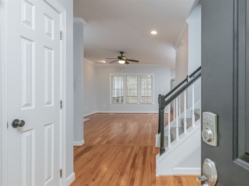 121 Flatrock Ln, Holly Springs, NC 27540