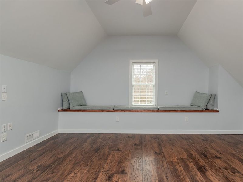 121 Flatrock Ln, Holly Springs, NC 27540