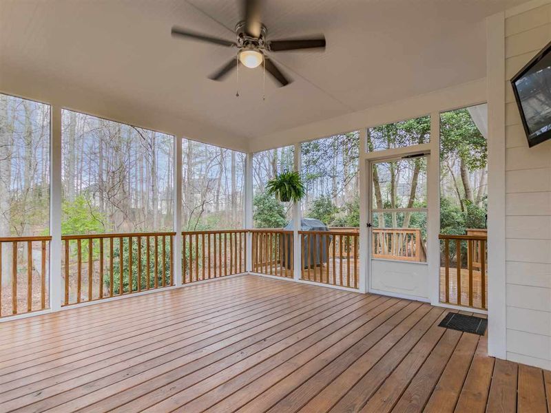 121 Flatrock Ln, Holly Springs, NC 27540