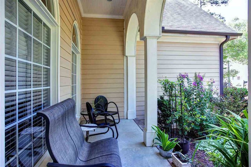 121 Forest Green Dr, Cary, NC 27511