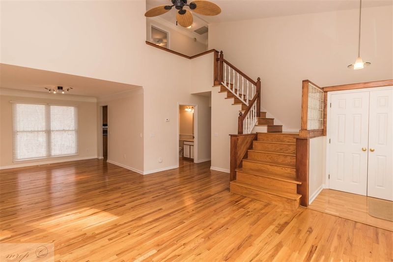 121 Gettysburg Dr, Cary, NC 27513