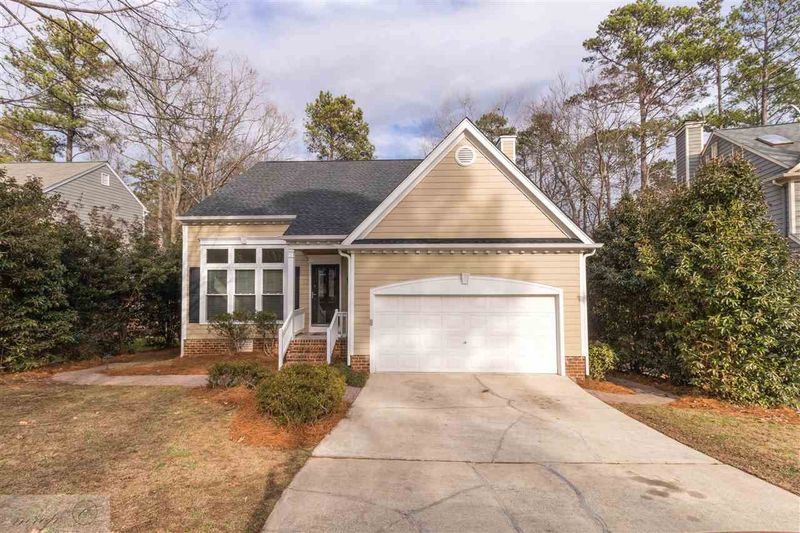 121 Gettysburg Dr, Cary, NC 27513