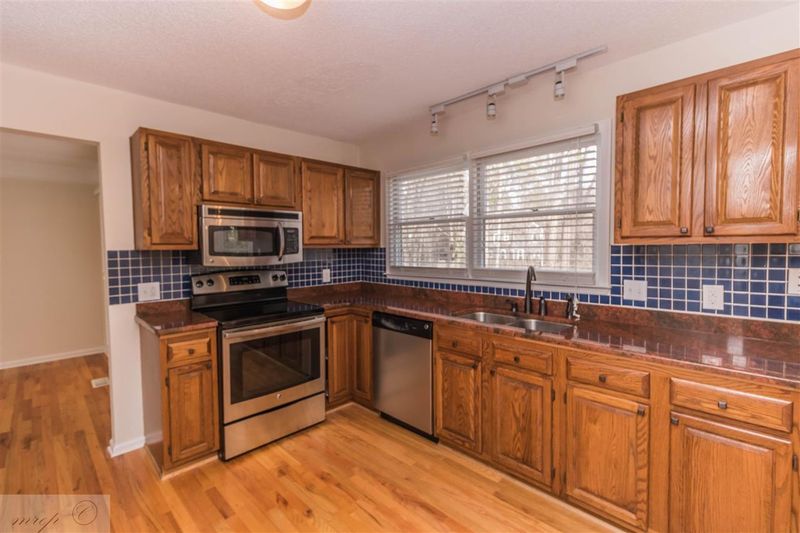 121 Gettysburg Dr, Cary, NC 27513