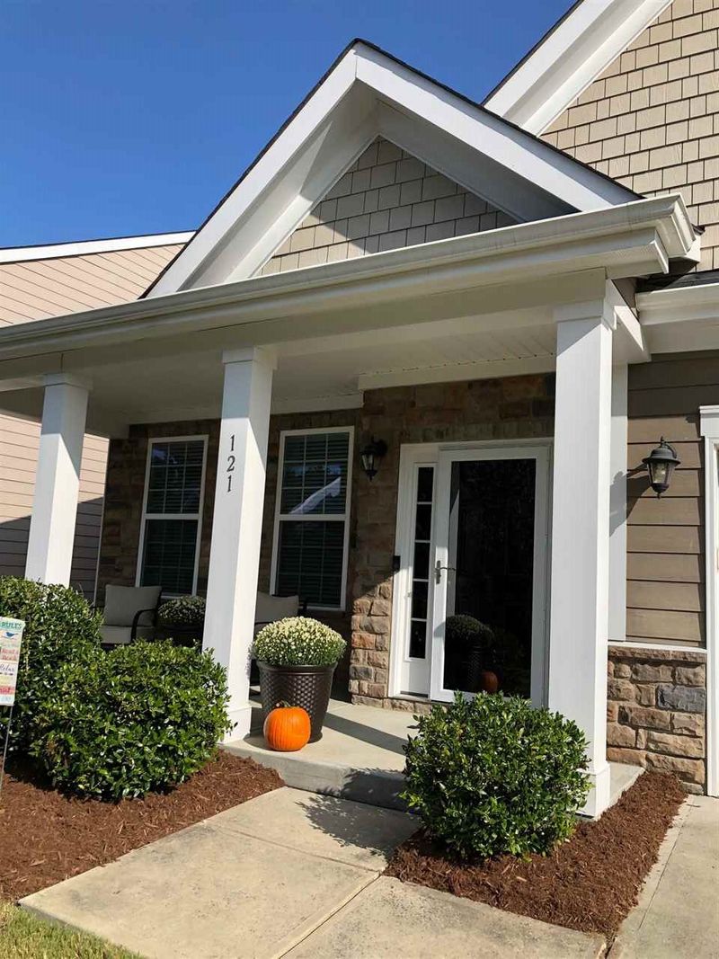 121 Glenview Ln, Durham, NC 27703