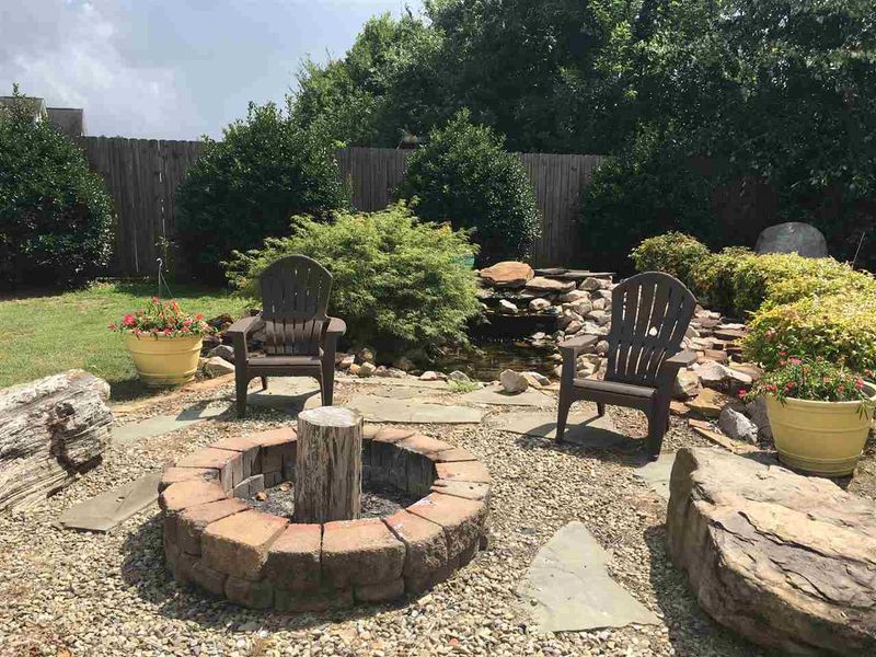 121 Hawley Ridge Dr, Dunn, NC 28334