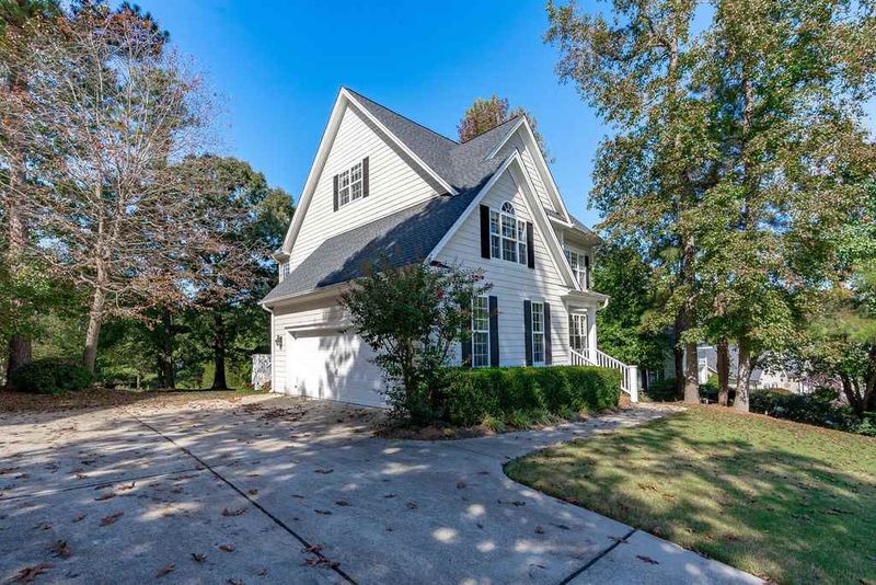 121 Hein Dr, Clayton, NC 27527