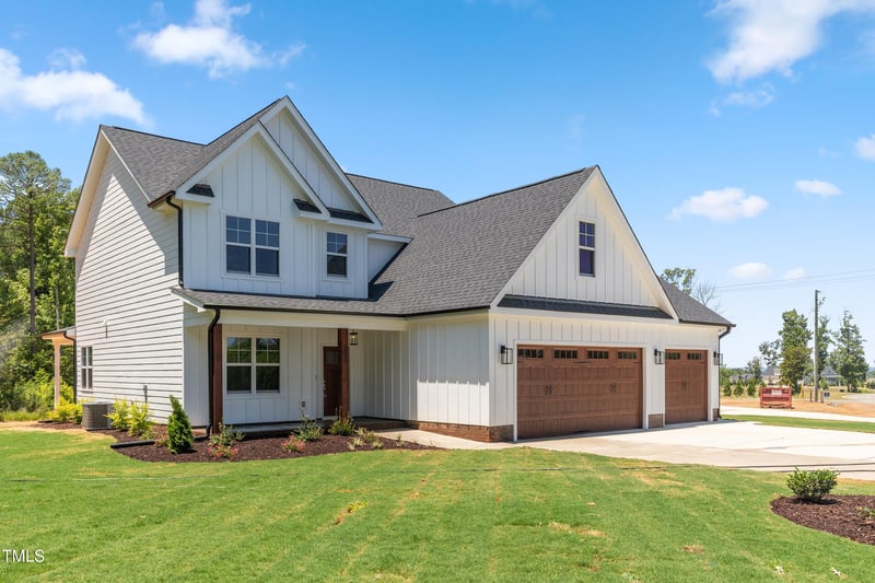 121 Hobby Rd, Holly Springs, NC 27540
