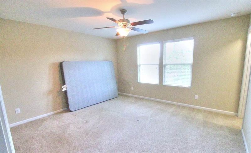 121 Holly Berry Ln, Durham, NC 27703