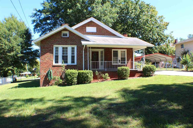 121 Ireland St, Burlington, NC 27215