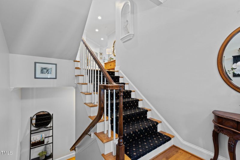 121 Lions Gate Dr, Cary, NC 27518