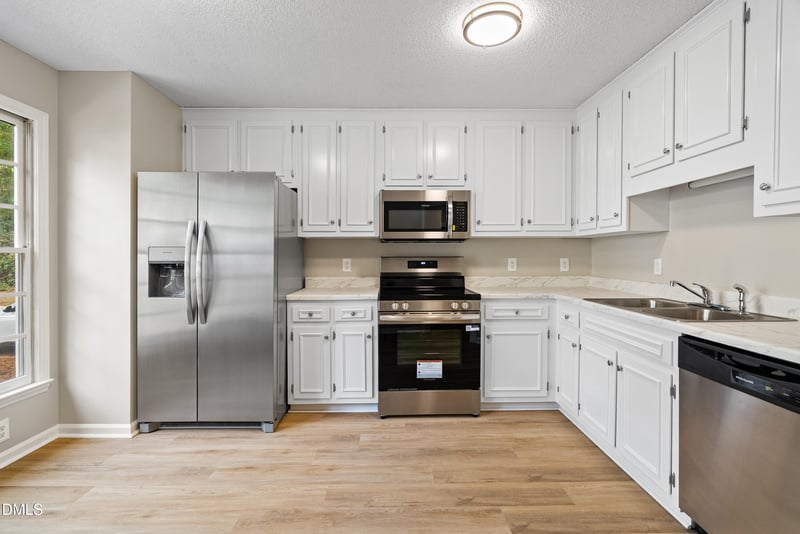 121 Luxon Pl, Cary, NC 27513