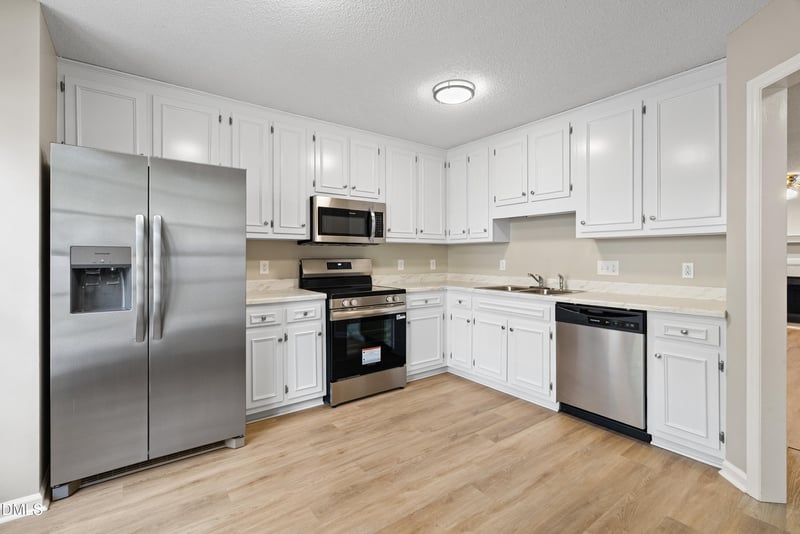121 Luxon Pl, Cary, NC 27513
