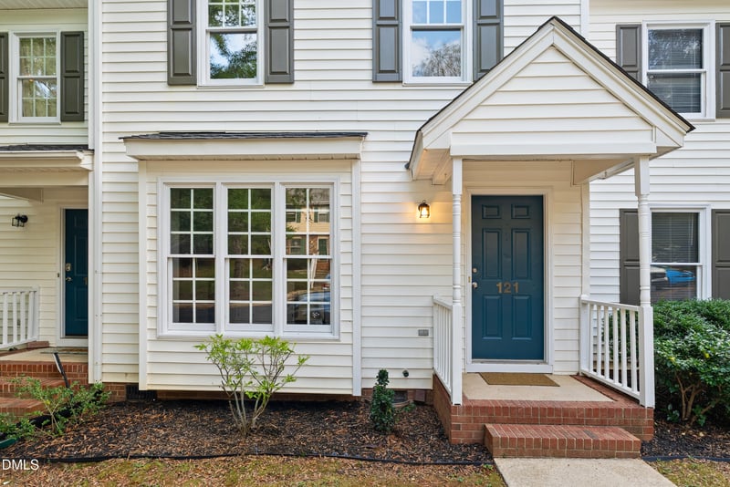 121 Luxon Pl, Cary, NC 27513
