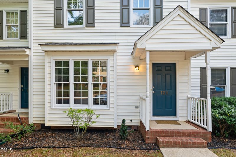 121 Luxon Pl, Cary, NC 27513