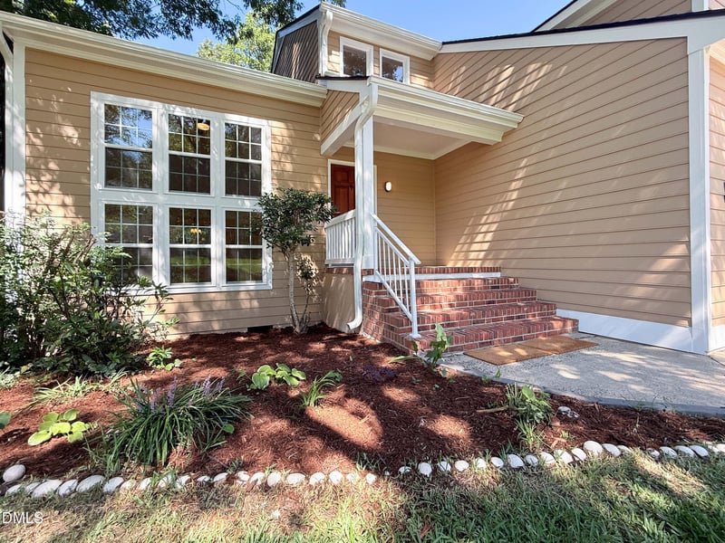 121 Marquette Dr, Cary, NC 27513