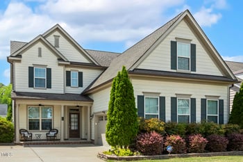 121 Martingale Dr, Holly Springs, NC 27540