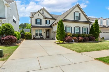121 Martingale Dr, Holly Springs, NC 27540