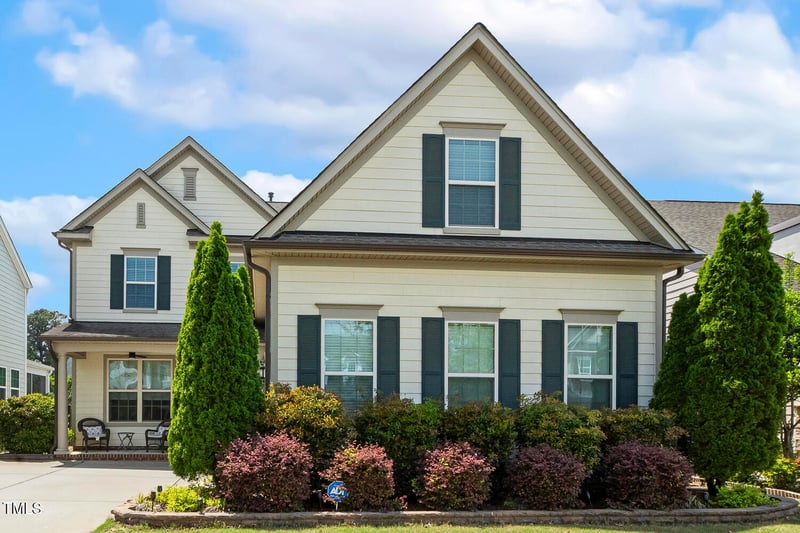 121 Martingale Dr, Holly Springs, NC 27540