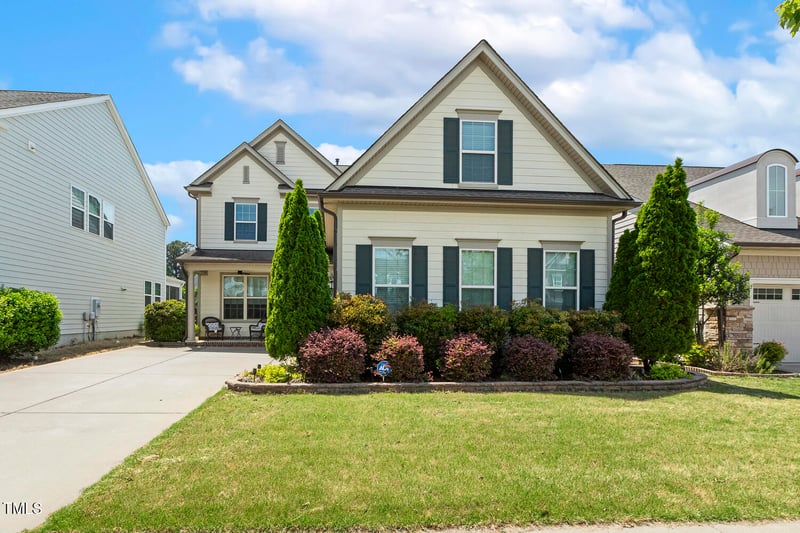 121 Martingale Dr, Holly Springs, NC 27540