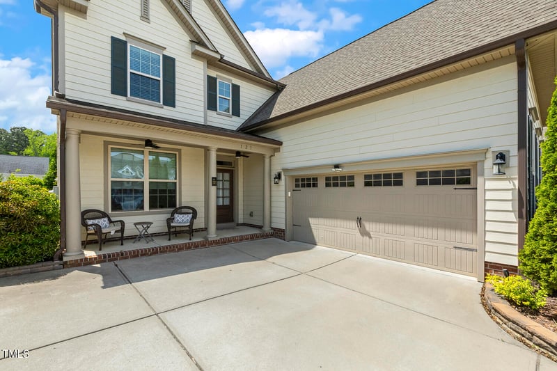 121 Martingale Dr, Holly Springs, NC 27540