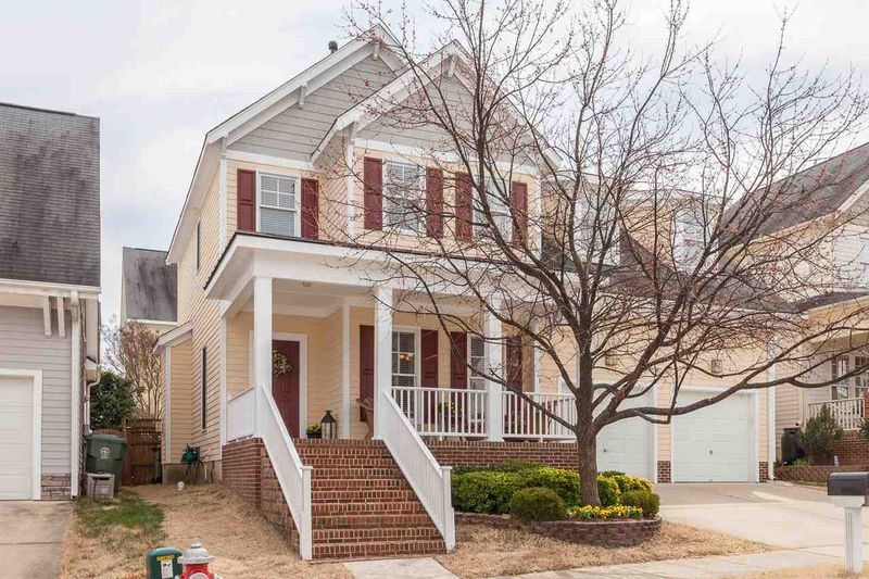 121 Naperville Dr, Cary, NC 27519