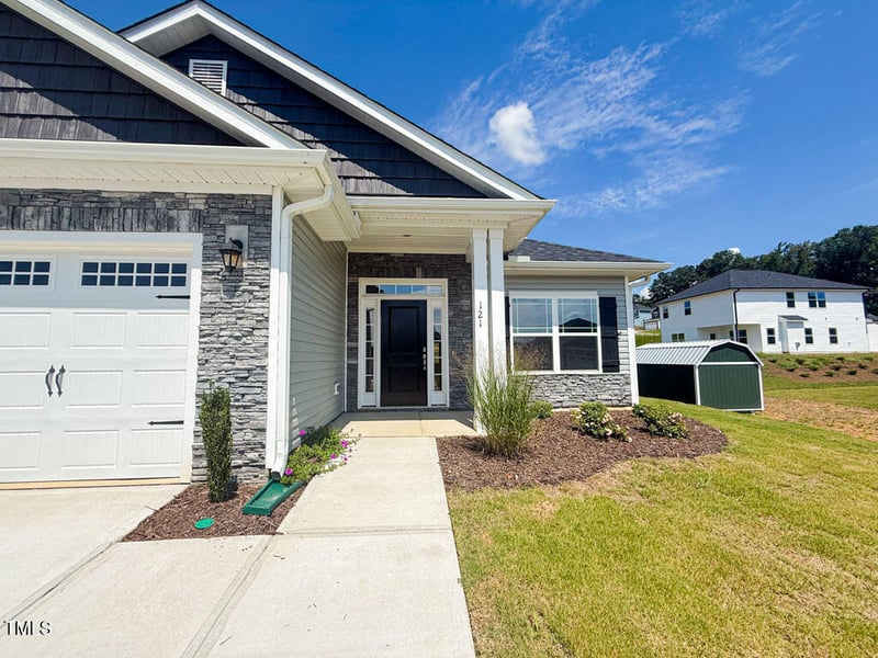 121 Northwood Dr, Fuquay Varina, NC 27526