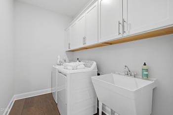 121 Ocean Mist Ln, Holly Springs, NC 27540