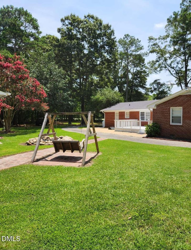 121 Old Moore Rd, Selma, NC 27576