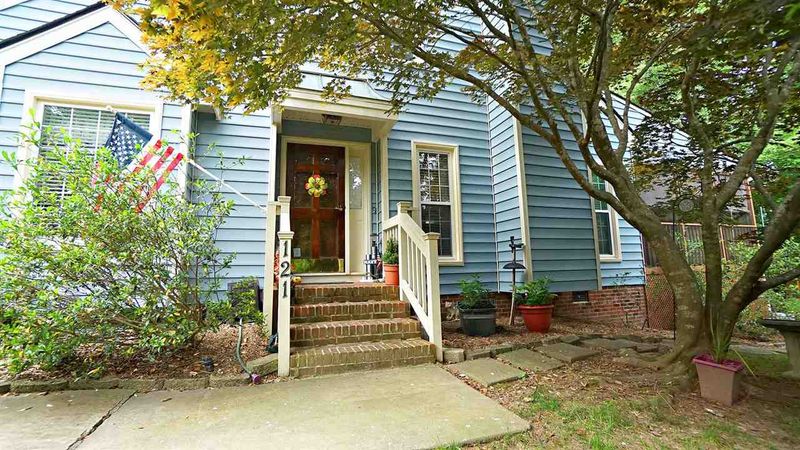 121 Sanair Ct, Apex, NC 27502