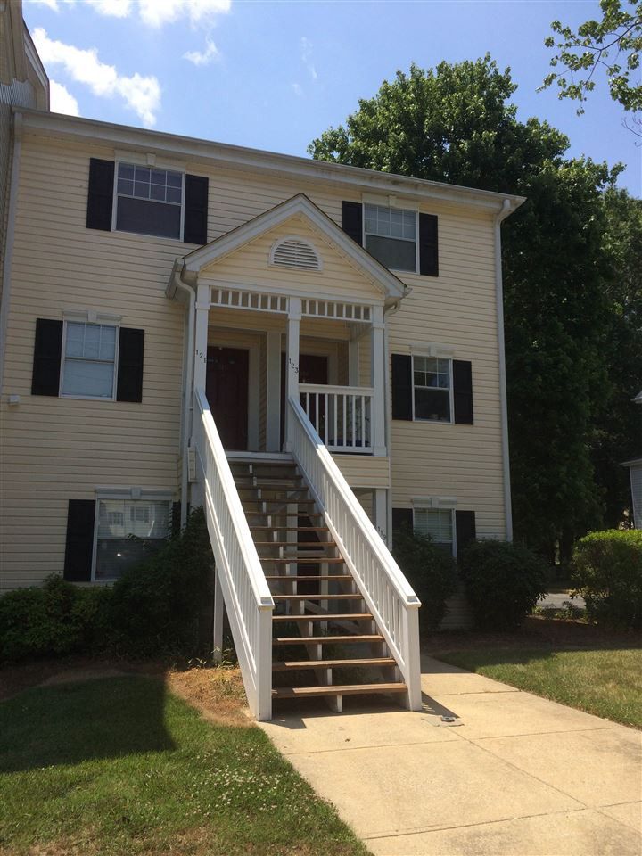 121 Schultz St #-, Chapel Hill, NC 27514
