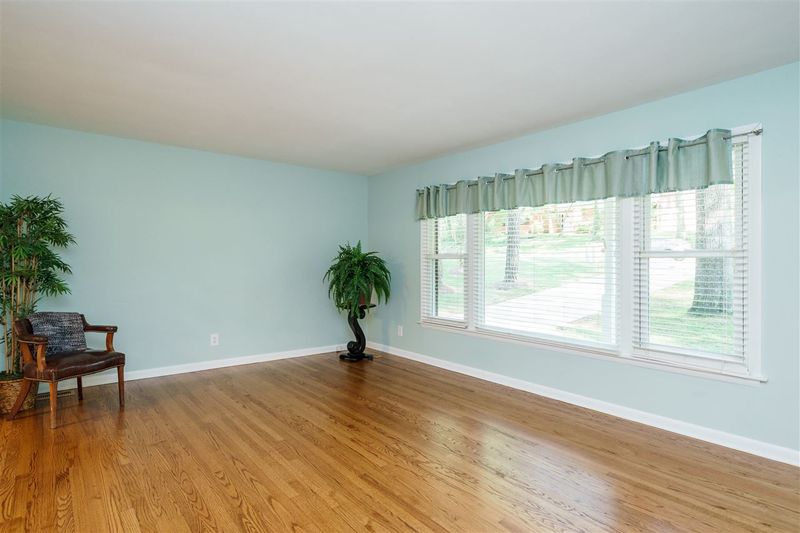 121 Shirley Dr, Cary, NC 27511