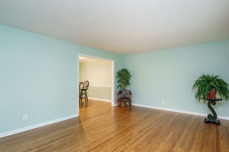 121 Shirley Dr, Cary, NC 27511