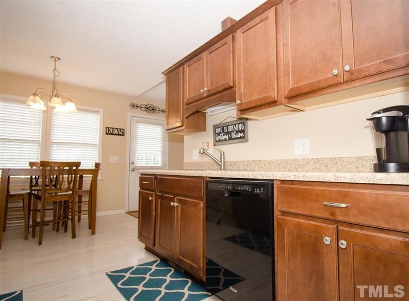 121 Stratford Dr, Dunn, NC 28334