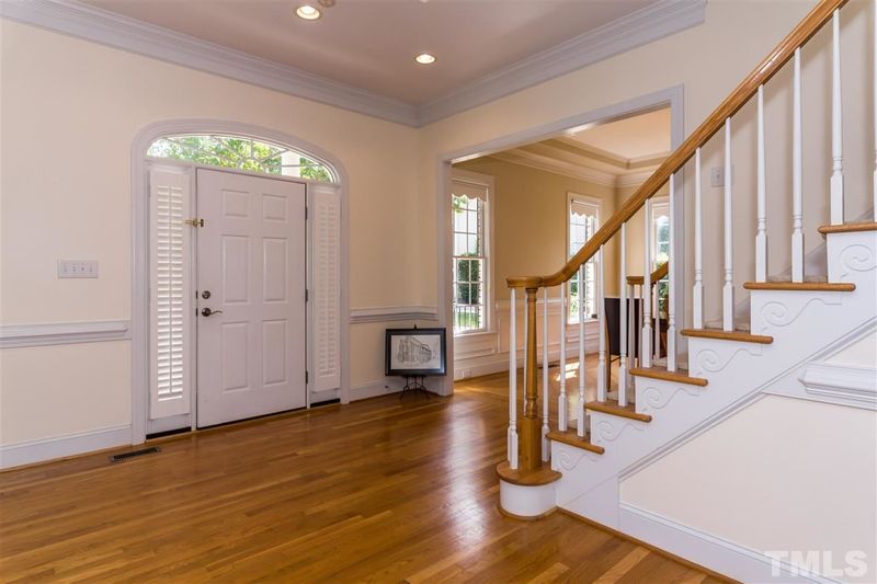 121 Summerview Ln, Cary, NC 27518
