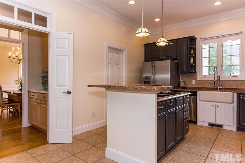 121 Summerview Ln, Cary, NC 27518