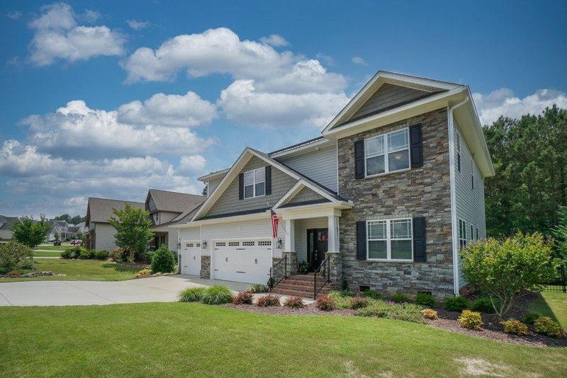121 Summit Overlook Dr, Clayton, NC 27527