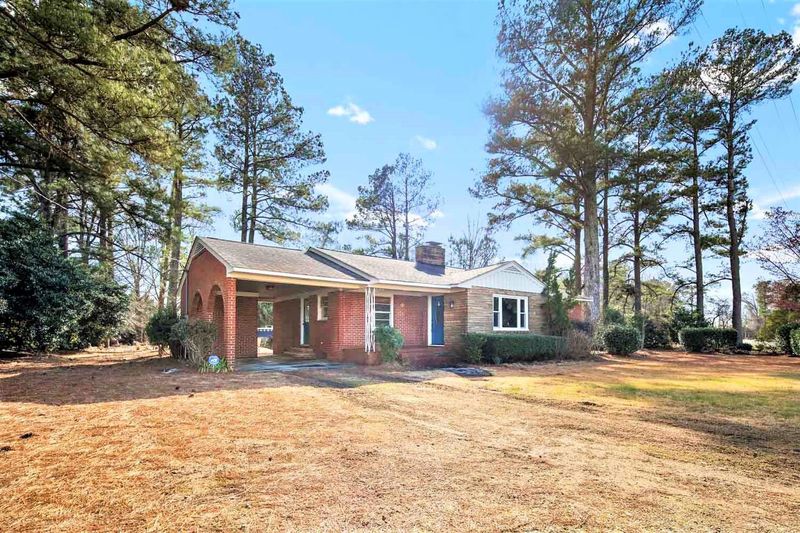 121 Sweetbriar Rd, Angier, NC 27501