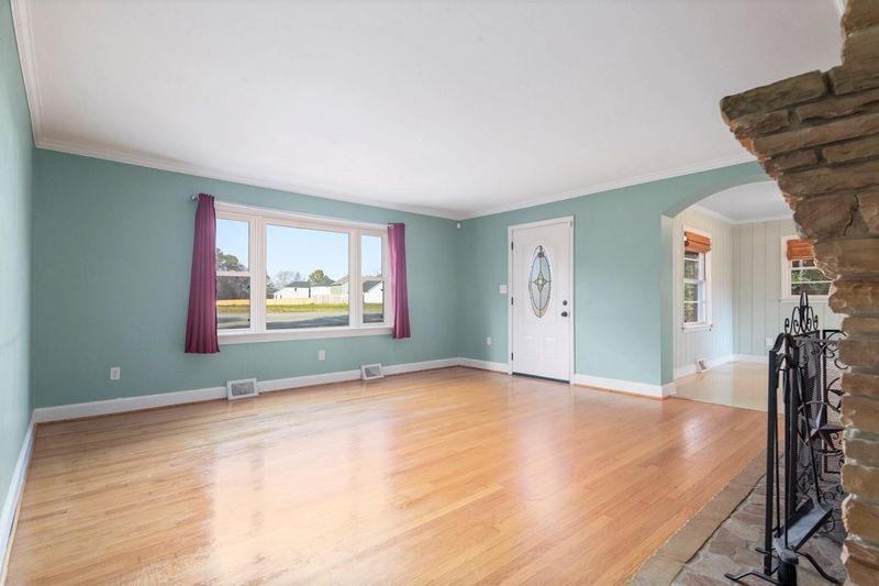 121 Sweetbriar Rd, Angier, NC 27501